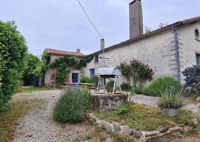 Le Terrier 250 M2 Grande Capacite 20 Couchages, 4500m2 De Terrain بيت للعطل *