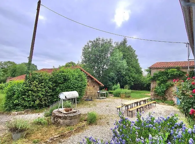 Le Terrier 250 M2 Grande Capacite 20 Couchages, 4500m2 De Terrain بيت للعطل *